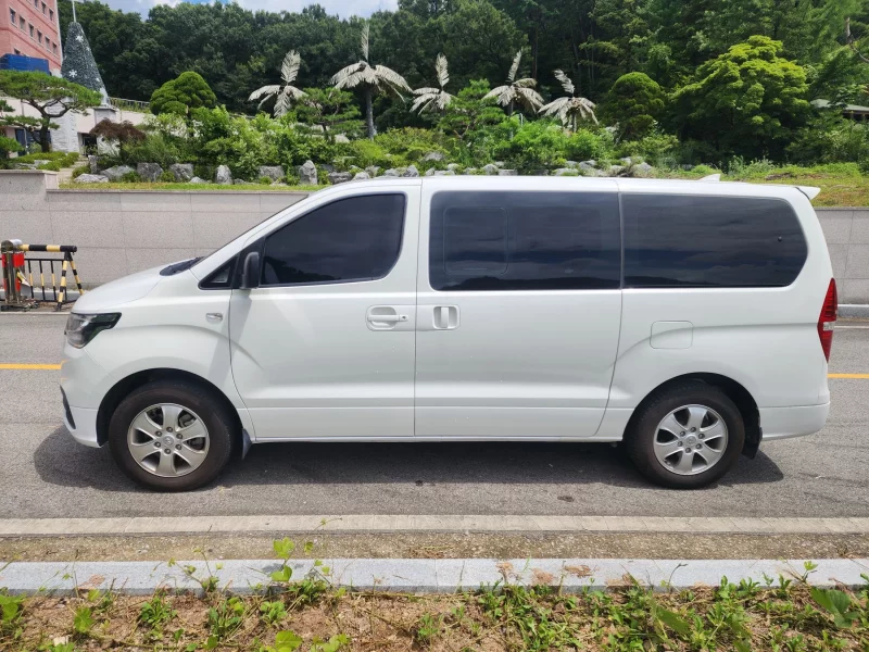 Hyundai Starex