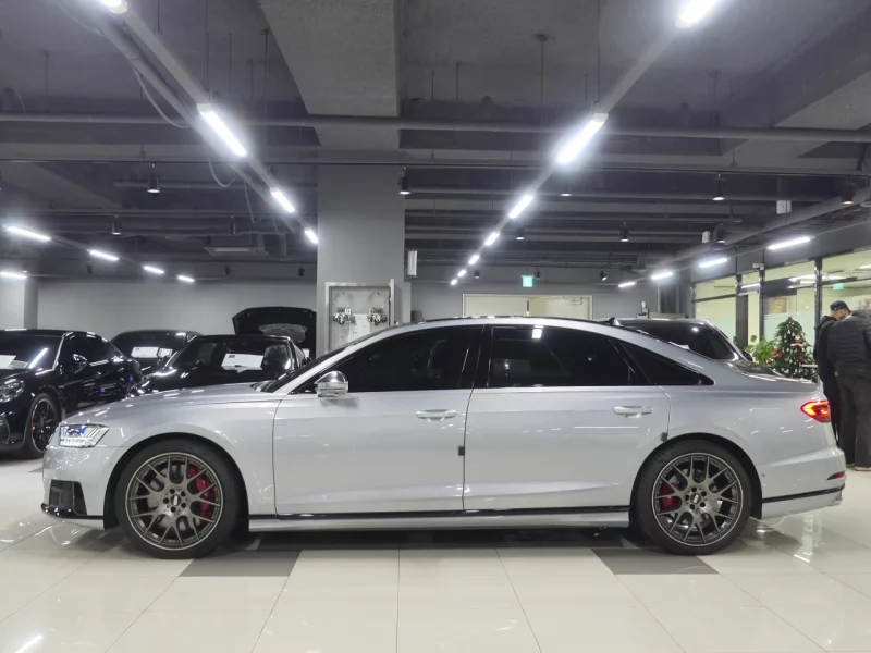 Audi S8
