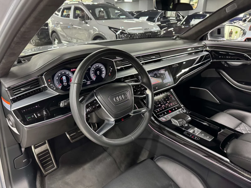 Audi S8