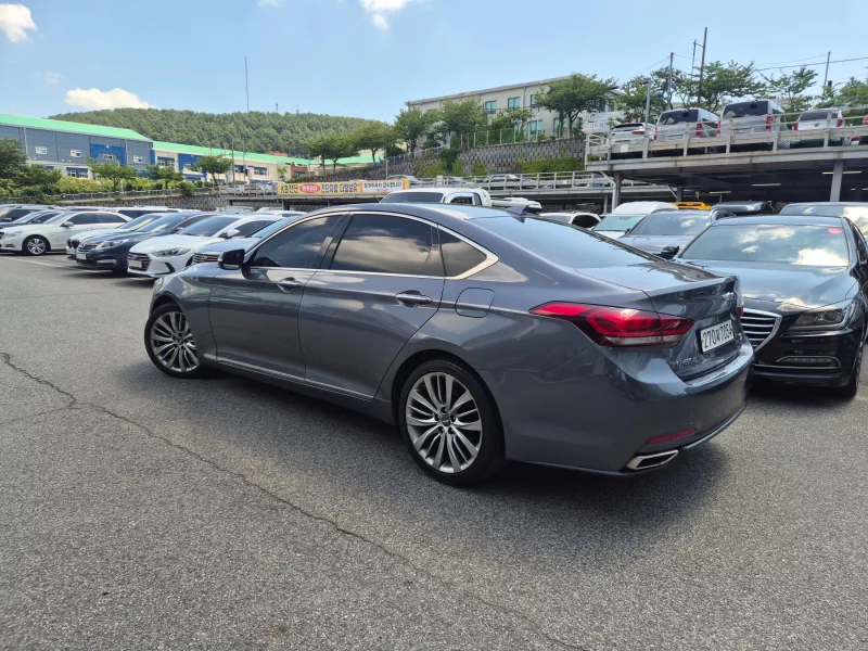 Hyundai Genesis