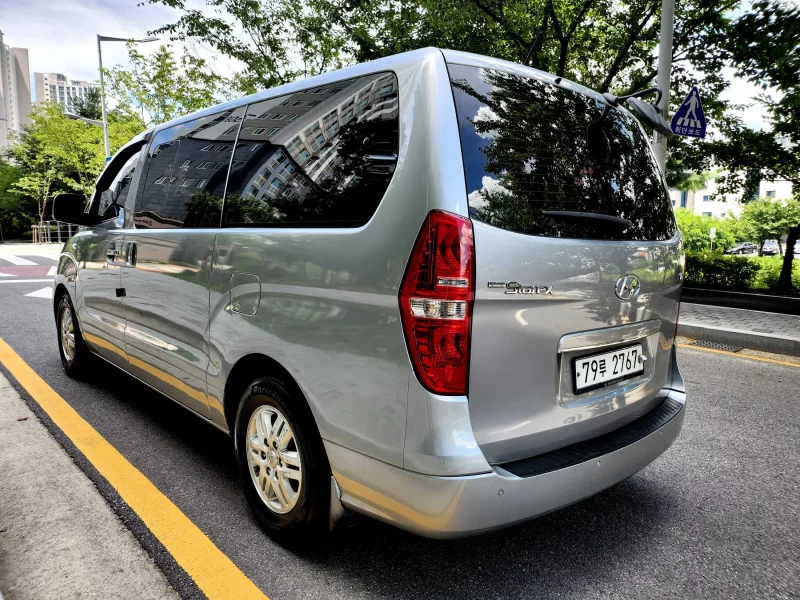 Hyundai Starex