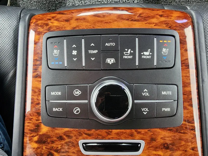Hyundai Equus