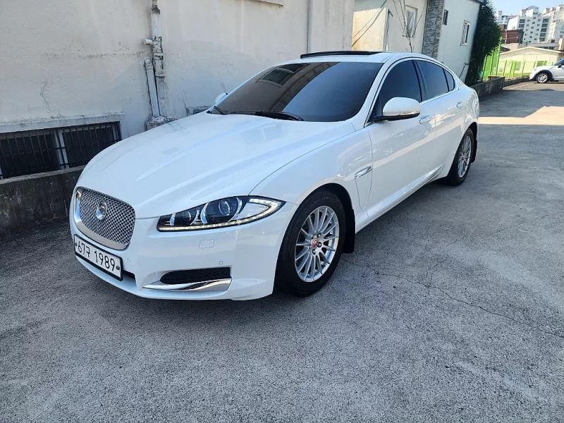 Jaguar XF