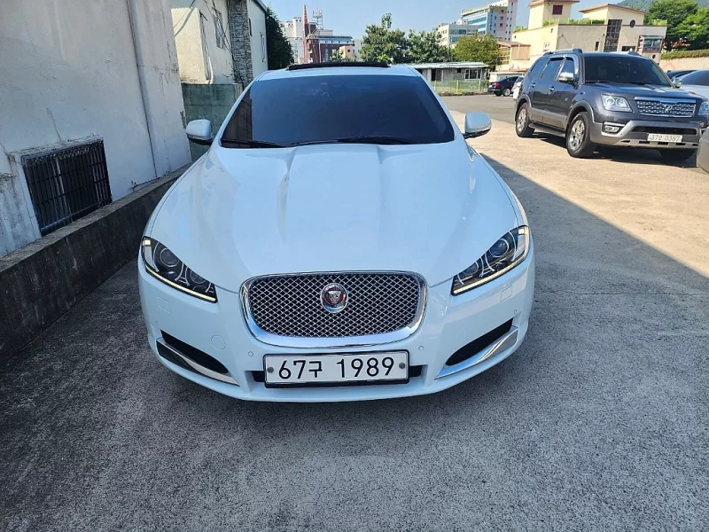 Jaguar XF