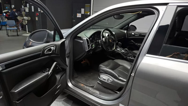 Porsche CAYENNE
