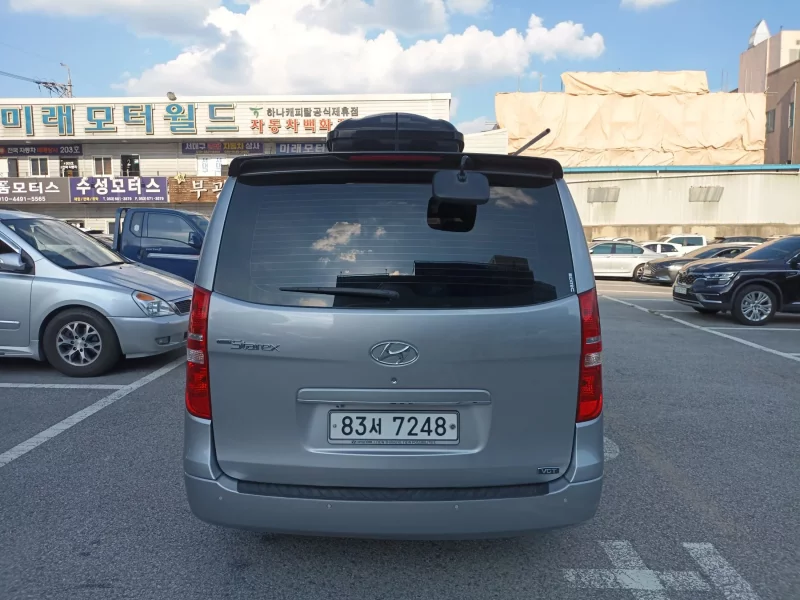 Hyundai Starex