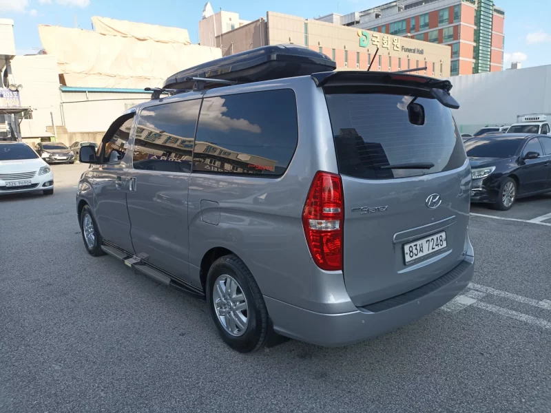 Hyundai Starex