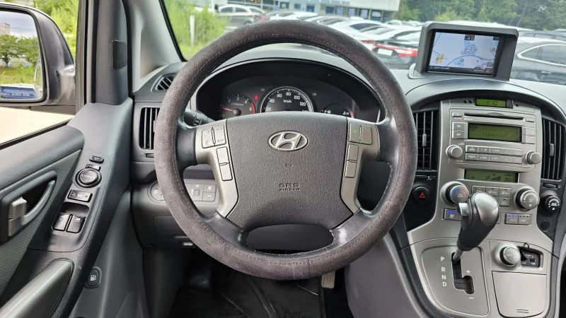 Hyundai Starex