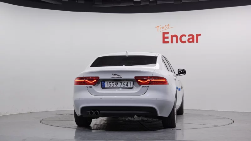 Jaguar XE