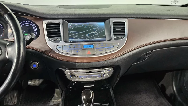 Hyundai Genesis