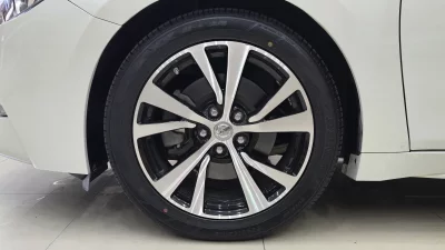 Nissan MAXIMA