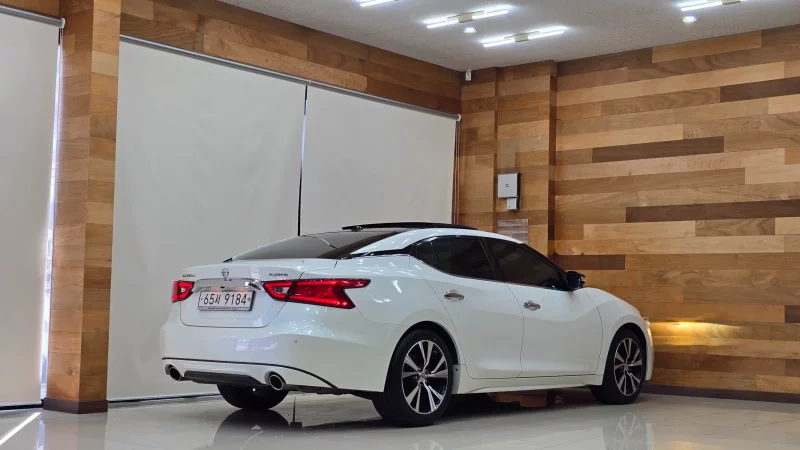 Nissan MAXIMA