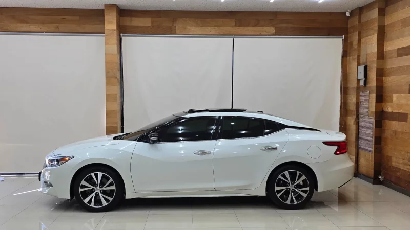 Nissan MAXIMA