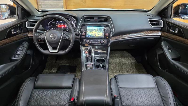 Nissan MAXIMA