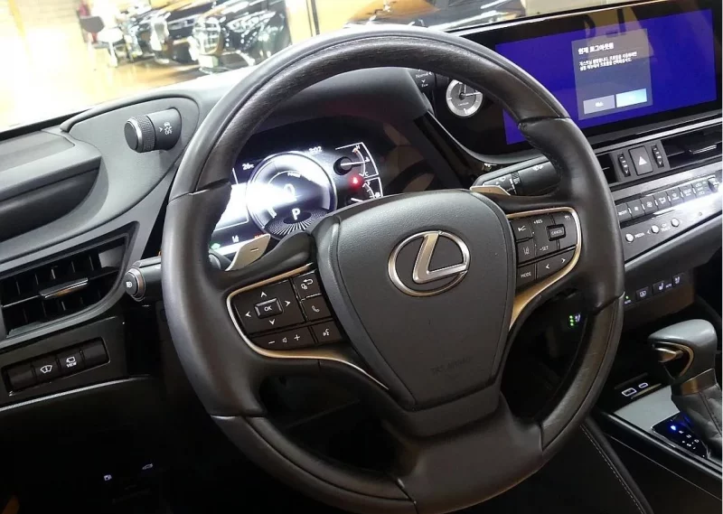 Lexus ES