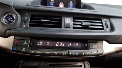Lexus CT200h