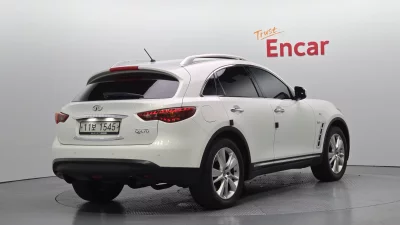 Infiniti QX70