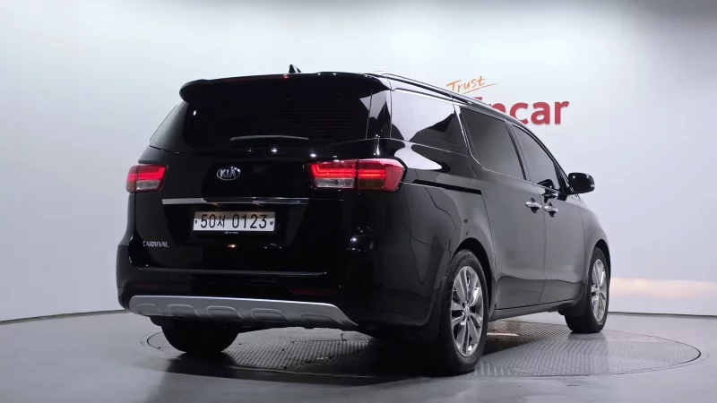 Kia Carnival