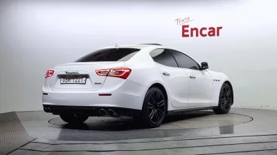 Maserati GHIBLI