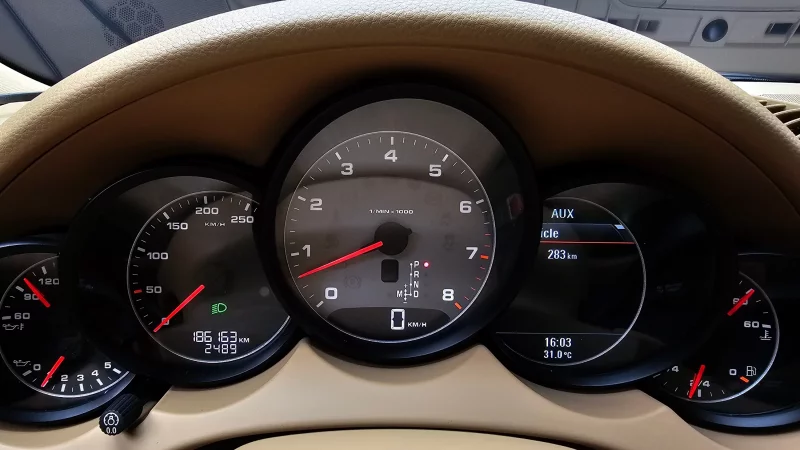 Porsche CAYENNE