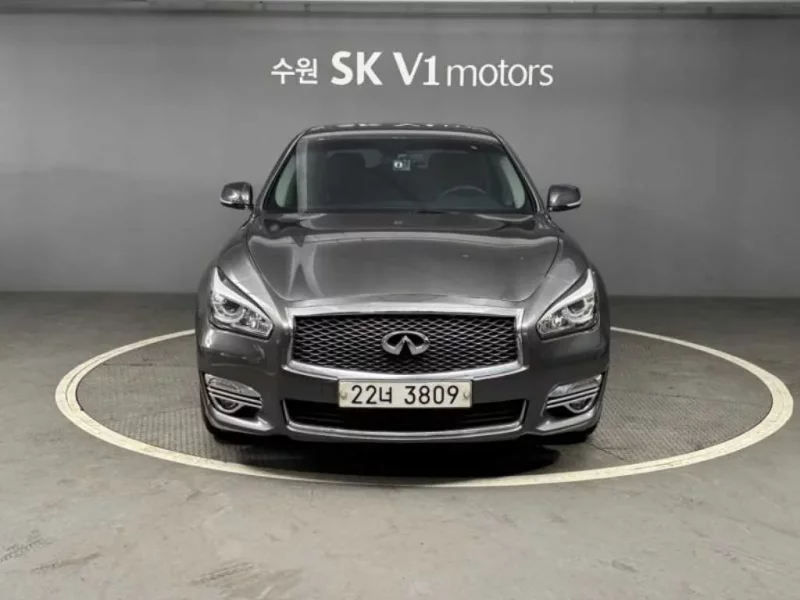 Infiniti Q70