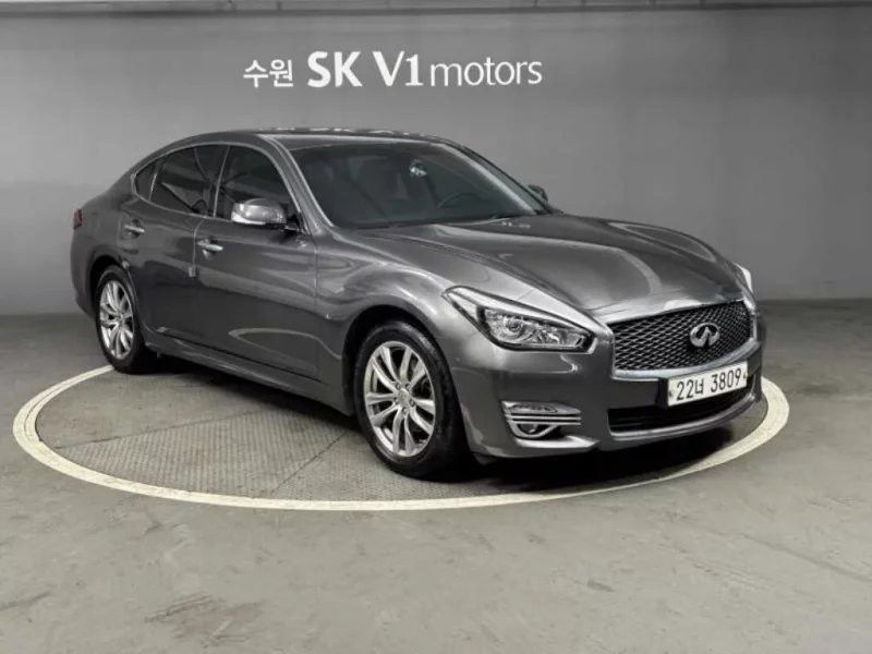 Infiniti Q70
