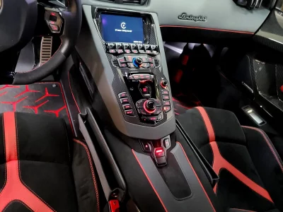 Lamborghini AVENTADOR