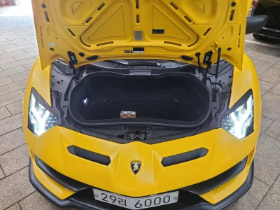 Lamborghini AVENTADOR