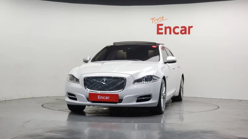 Jaguar XJ