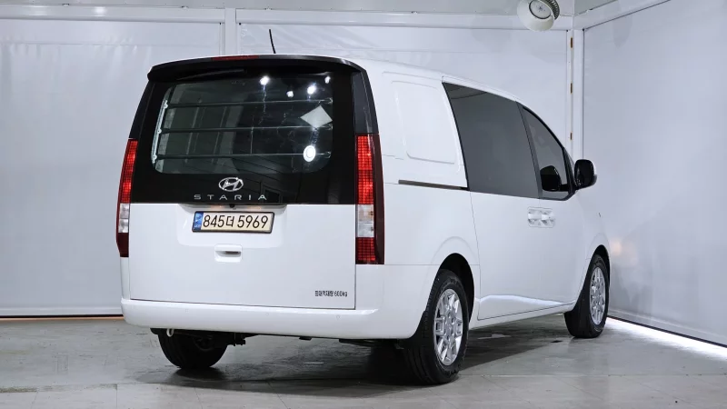 Hyundai Staria
