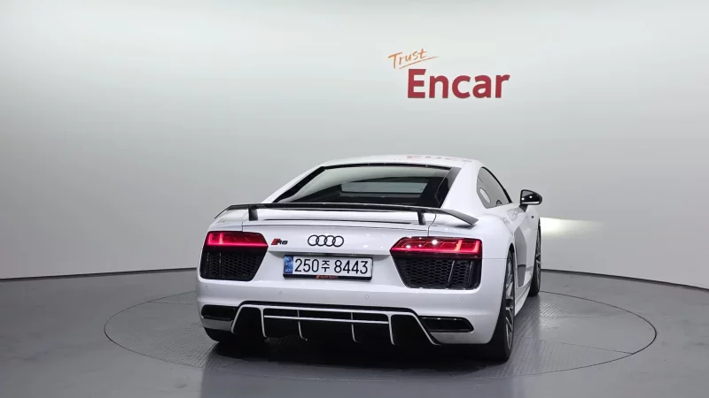 Audi R8
