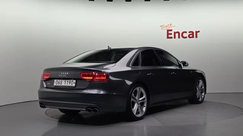 Audi S8