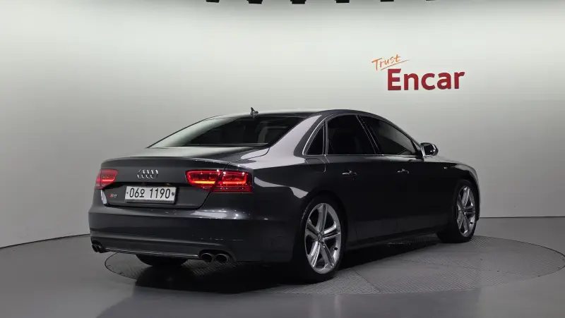 Audi S8