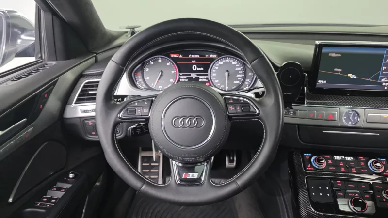 Audi S8