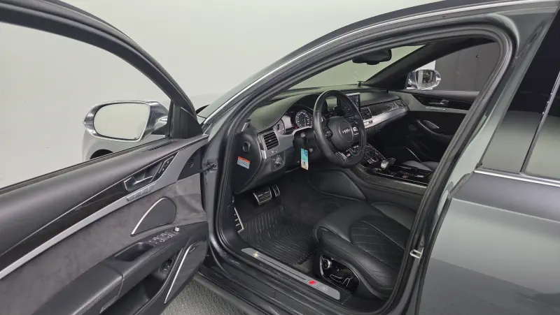 Audi S8