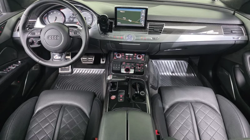 Audi S8