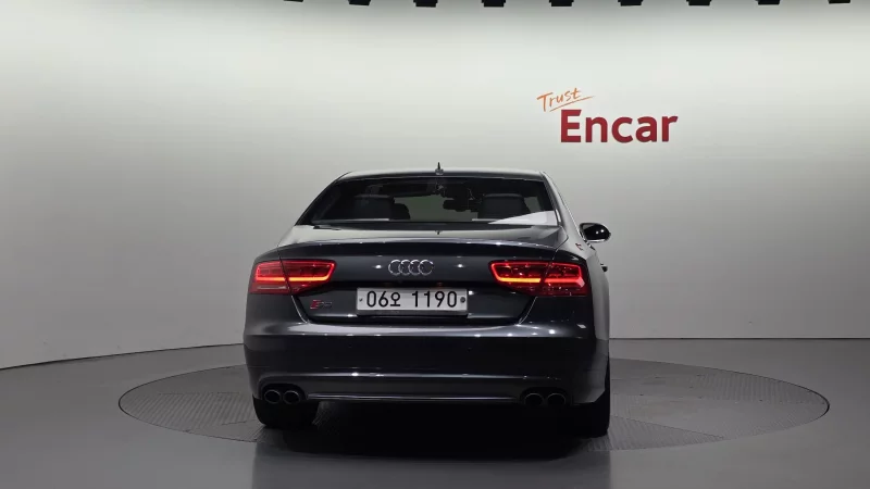 Audi S8