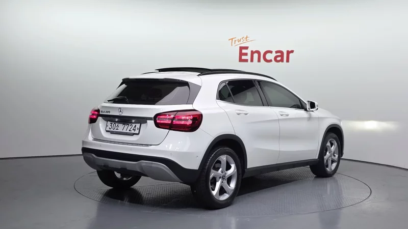 Mercedes-Benz GLA-Class