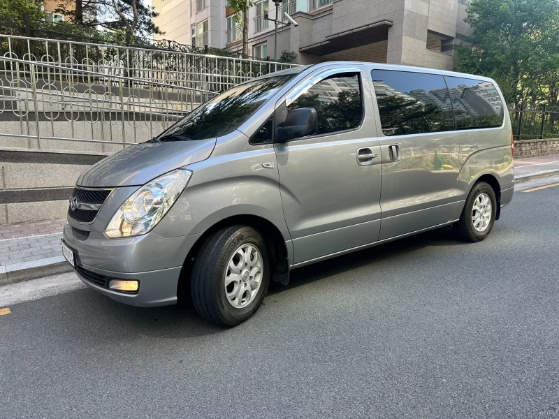 Hyundai Starex