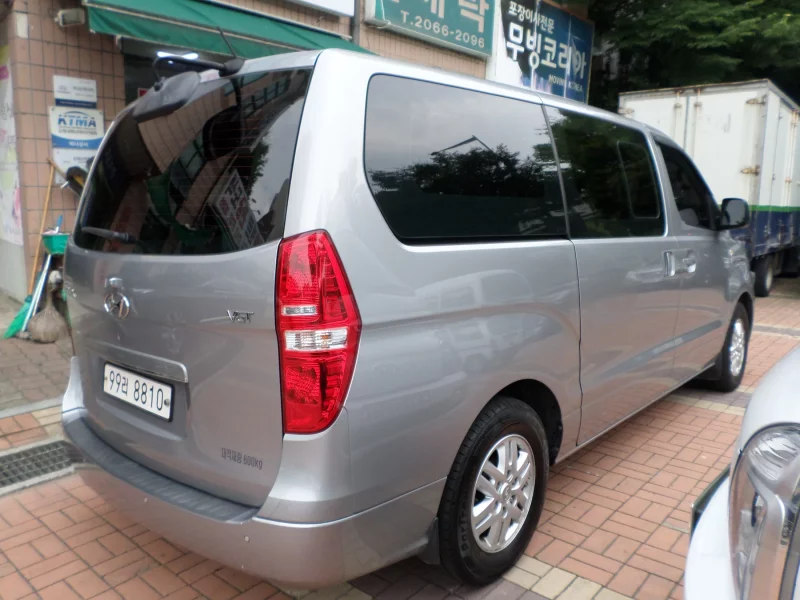 Hyundai Starex