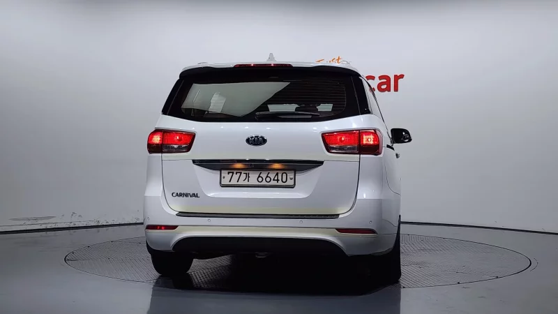 Kia Carnival