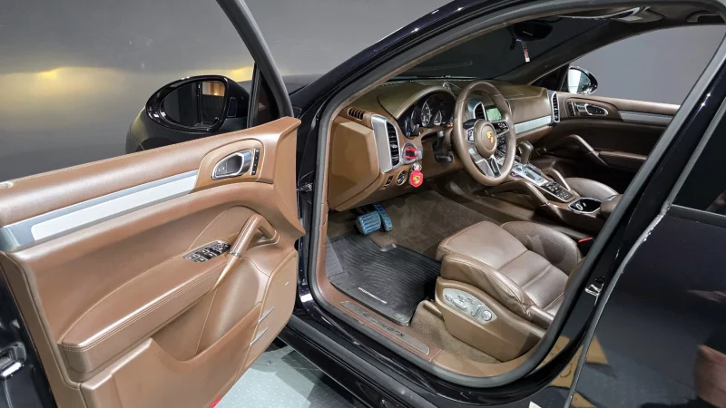 Porsche CAYENNE