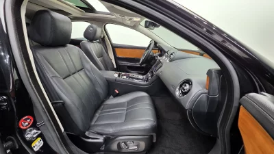 Jaguar XJ