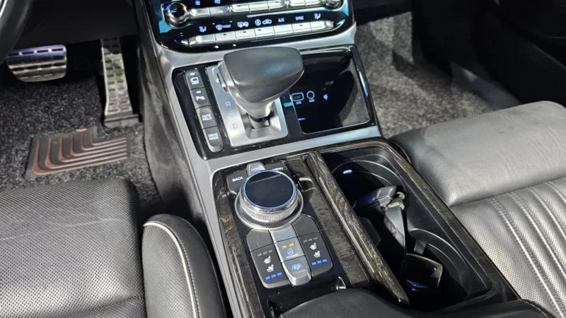 Genesis EQ900