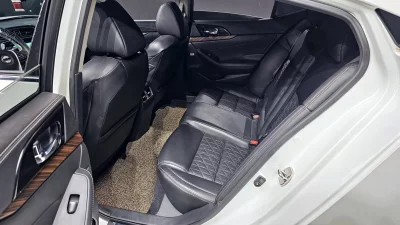 Nissan MAXIMA