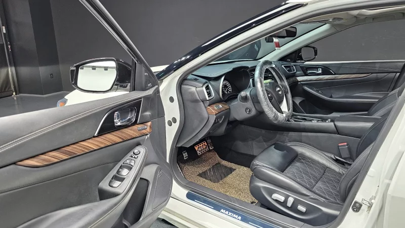 Nissan MAXIMA
