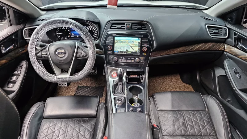 Nissan MAXIMA