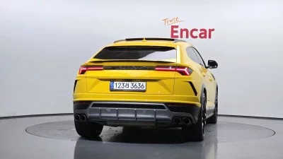 Lamborghini URUS