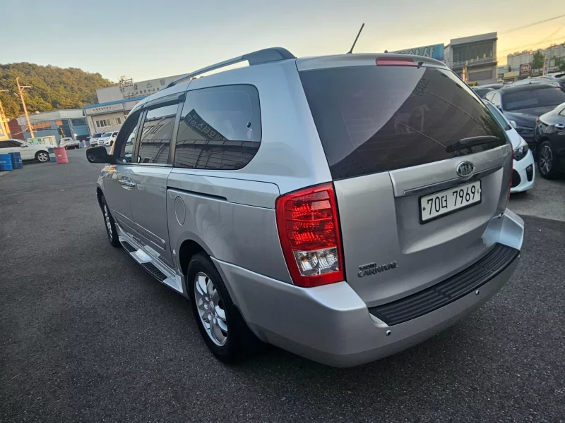 Kia Carnival