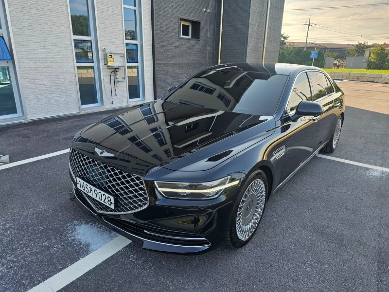 Genesis G90